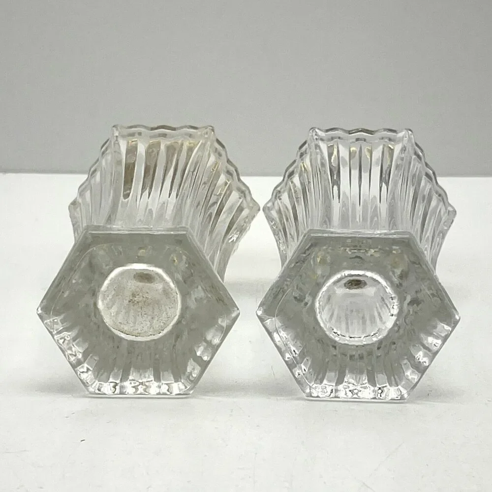 Set of 2 Salt & Pepper Shakers Ribbed Clear Glass Gold Tone Tops Kitchenware